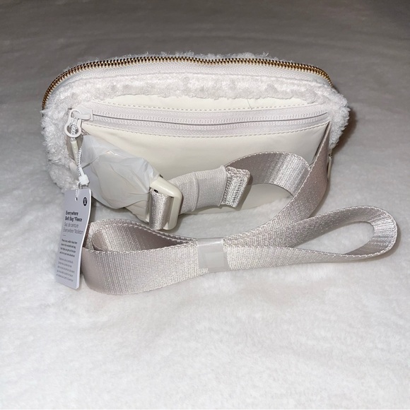 Lululemon Everywhere Fleece Belt Bag with Gold Hardware - Picture 5 of 9